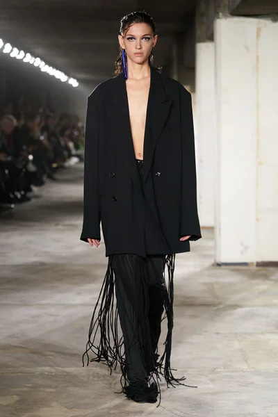 Look 10